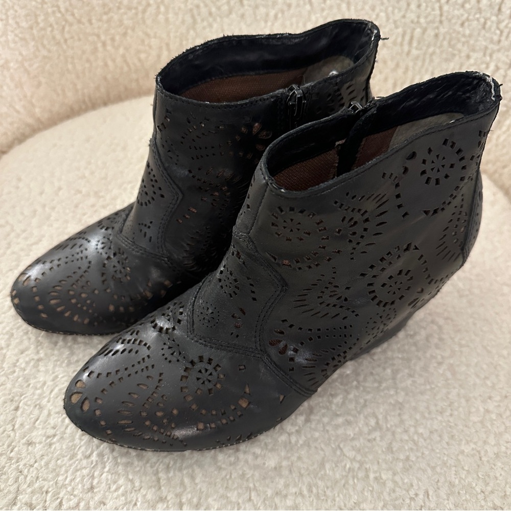 Anthropologie OTBT Ankle Booties